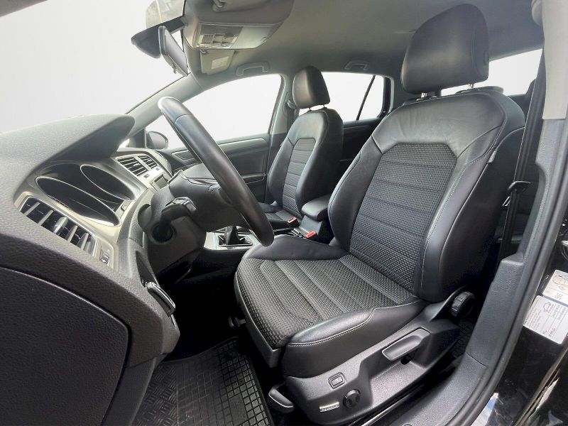 Volkswagen Golf (2015) 1.6 TDI 77 kW Comfortline - fotka 21 z 29