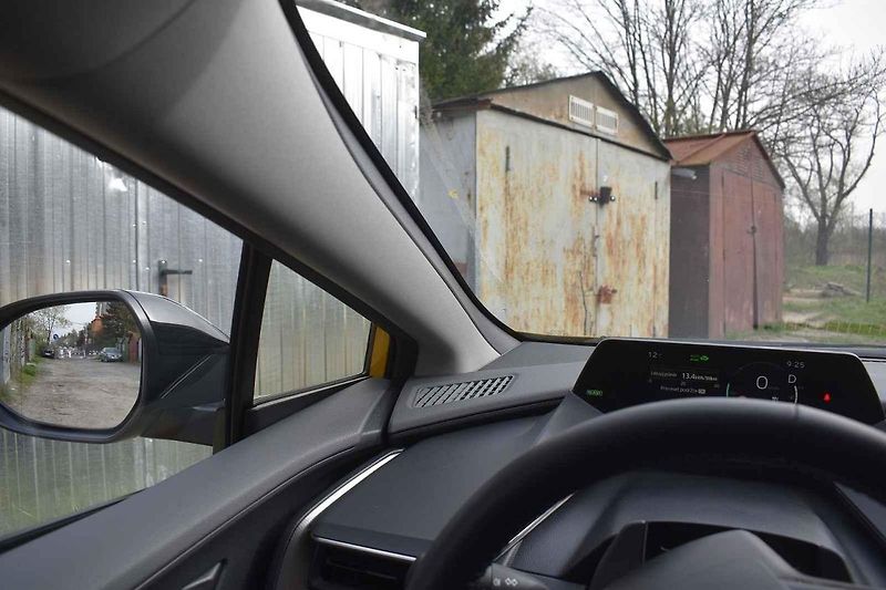 Se žlutým lakem vypadá nová Toyota Prius skoro jako sportovní auto