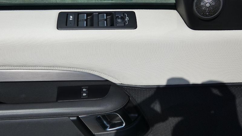 Land Rover Discovery D250 AUTO 4WD - fotka 9 z 23