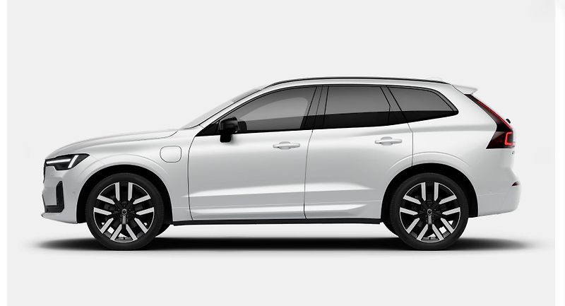 Volvo XC60 (2026) T6 AWD ULTRA DARK AUT - fotka 2 z 14