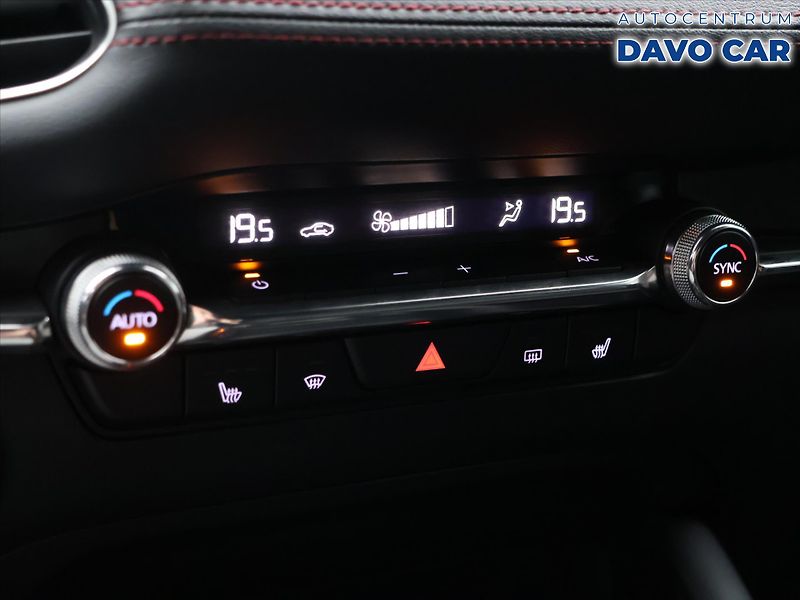 Mazda 3 2.0 eSkyactive-G122 Homura Aut - fotka 22 z 31