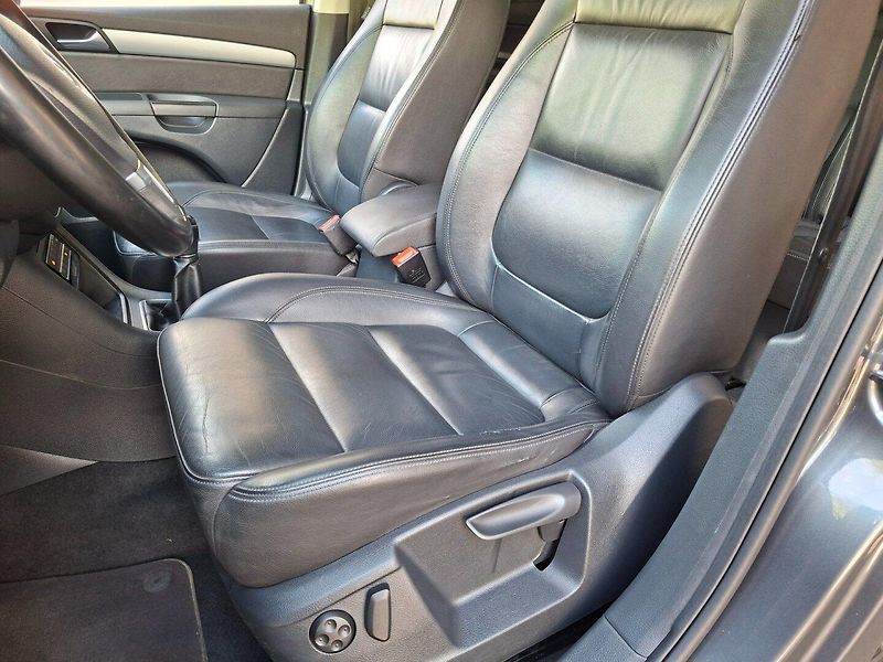 Volkswagen Sharan (2012) 2.0TDI 103kW 6MAN -7.MÍST - fotka 18 z 48