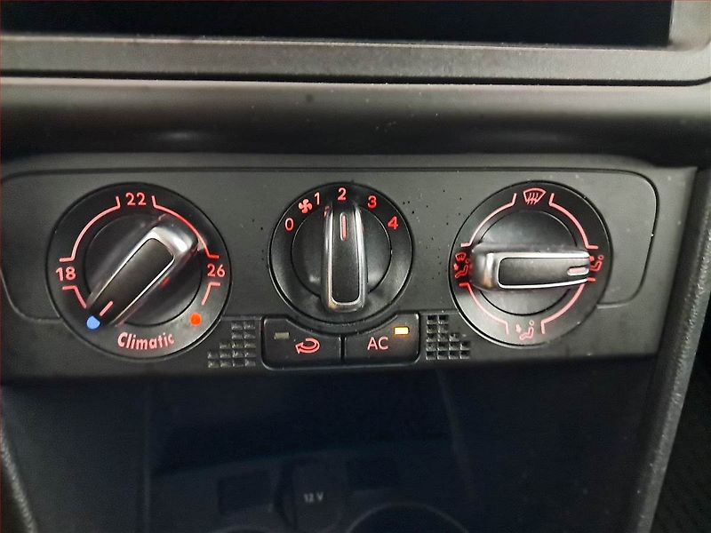 Volkswagen Polo (2010) 1.2 12V - fotka 16 z 17