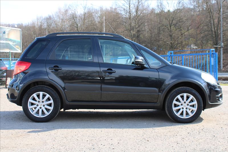 Suzuki SX4 1,6 VVT  4x4,KEYLESS,TAŽNÉ - fotka 4 z 33