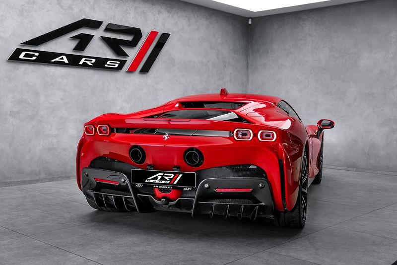 Ferrari SF90 Lift, karbon, metalíza - fotka 6 z 36