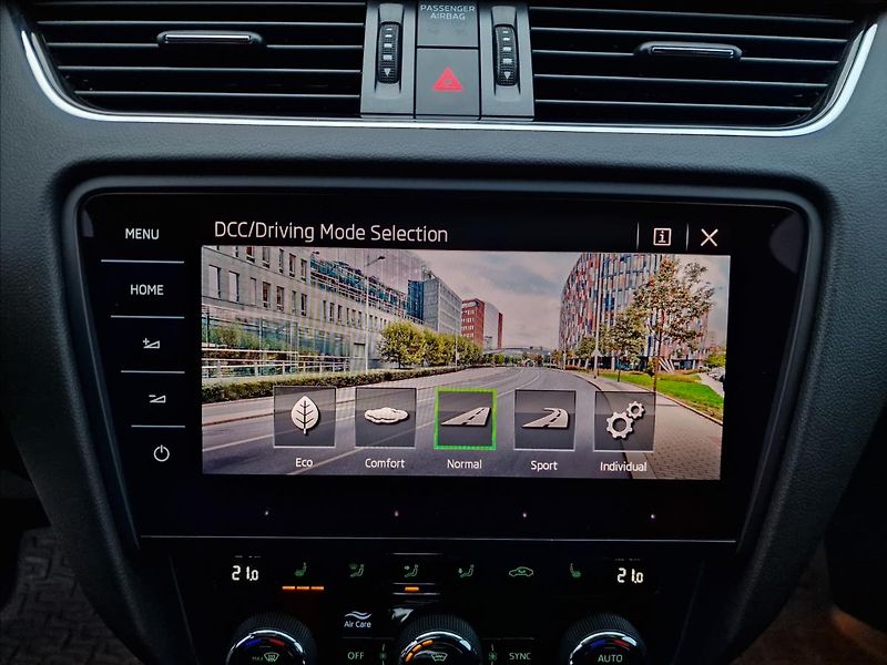 Škoda Octavia 2.0TDI 110kW DSG L&k, ČR, 1.Ma - fotka 28 z 50