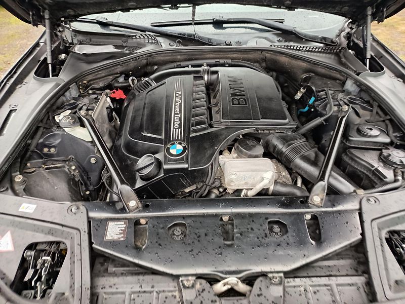 BMW Řada 5 (2011) 535i xDrive - fotka 48 z 50