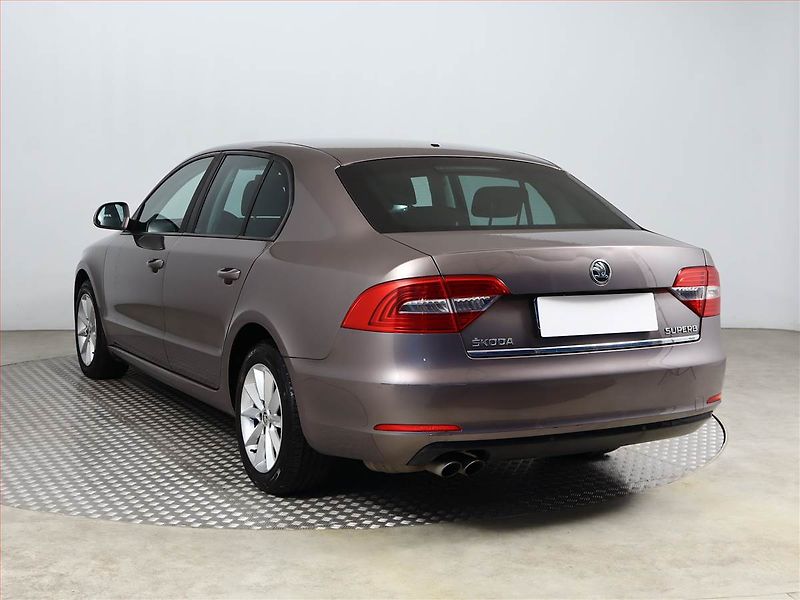Škoda Superb (2013) Ambition 2.0 TDI, 4X4 - fotka 4 z 16