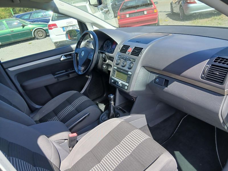 Volkswagen Touran 1.9 TDI, United, 6 rychl. - fotka 27 z 34