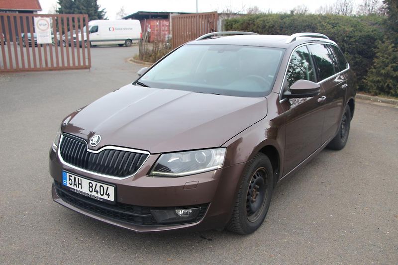 Škoda Octavia (2014) 2,0 TDI  DSG  ELEGANCE  - fotka 6 z 26