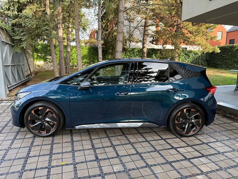 Cupra Born 170 kW eBoost FULL LED 63kWh - fotka 3 z 39