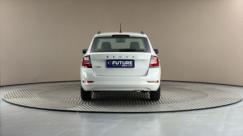 Škoda Fabia 1.0 TSI Ambition Combi - fotka 5 z 23
