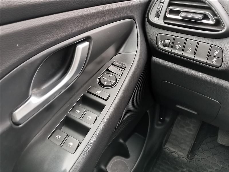 Hyundai i30 1,0 T-GDI Smart kombi - fotka 12 z 20