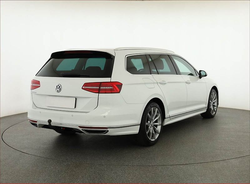 Volkswagen Passat (2018) R-Line 2.0 TDI, Automat, Kůže - fotka 5 z 21