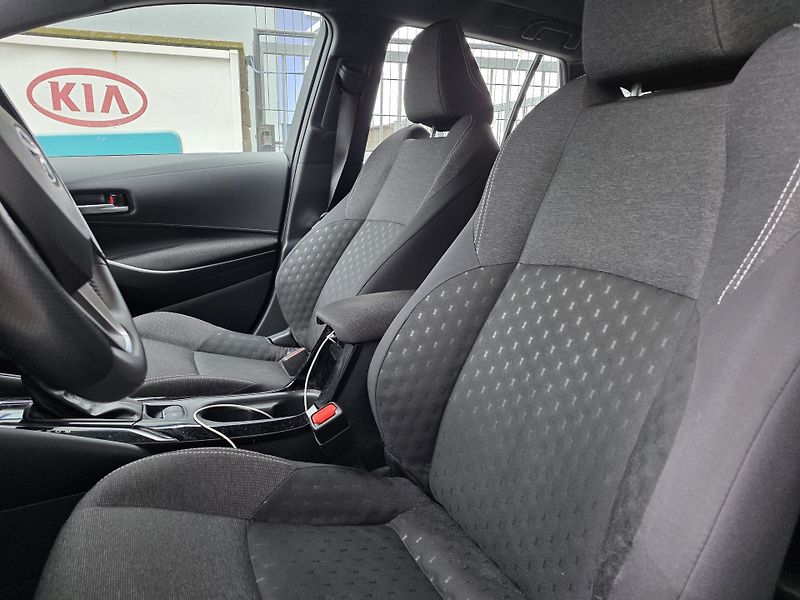 Toyota Corolla 1.8-AUTOMAT-HYBRID - fotka 11 z 14