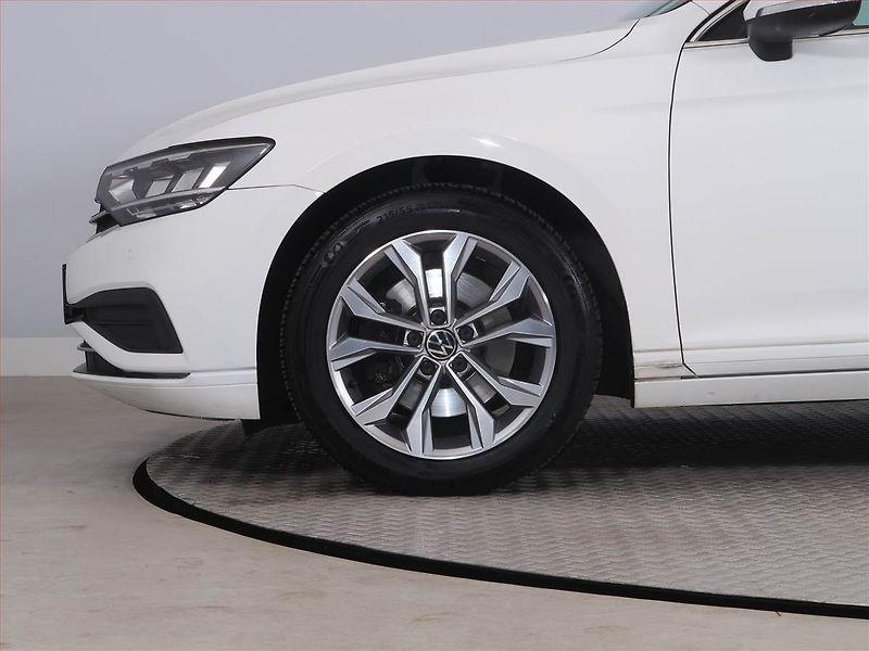 Volkswagen Passat (2020) Business 1.5 TSI, ČR,1.maj - fotka 14 z 18