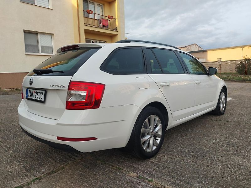 Škoda Octavia 1,6 TDi 85kw Ambition ČR Nav. - fotka 7 z 18