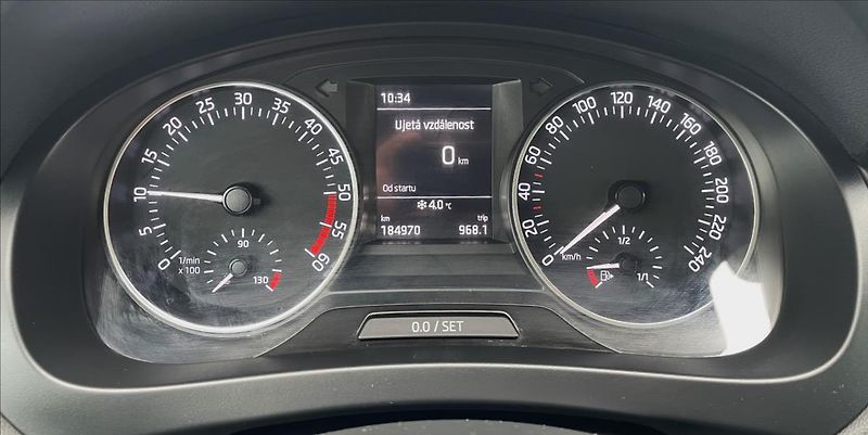 Škoda Rapid 1,6 tdi JOY 85kw led,xenon ,TZ - fotka 14 z 23