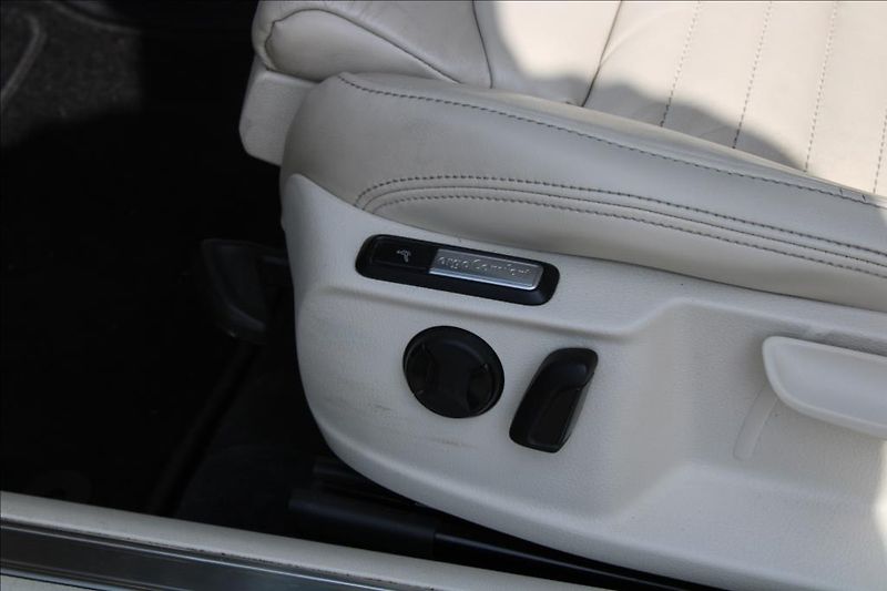 Volkswagen Passat 2,0 TDi  HIGHLINE, 4 x 4, DSG - fotka 18 z 38