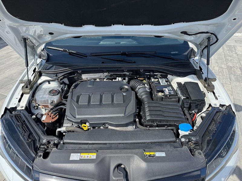 Škoda Superb (2023) Sportline 2.0 TDI 4x4 147kW - fotka 33 z 36