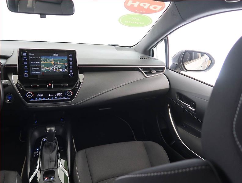 Toyota Corolla (2022) 2.0 Hybrid, digi klima - fotka 8 z 21