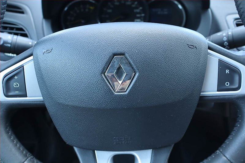 Renault Fluence (2010) 1.6 16V, Tempomat - fotka 17 z 19