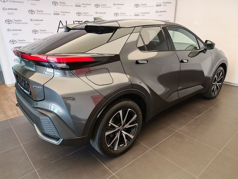 Toyota C-HR 2,0 Plug-in Hybrid Style - fotka 4 z 38