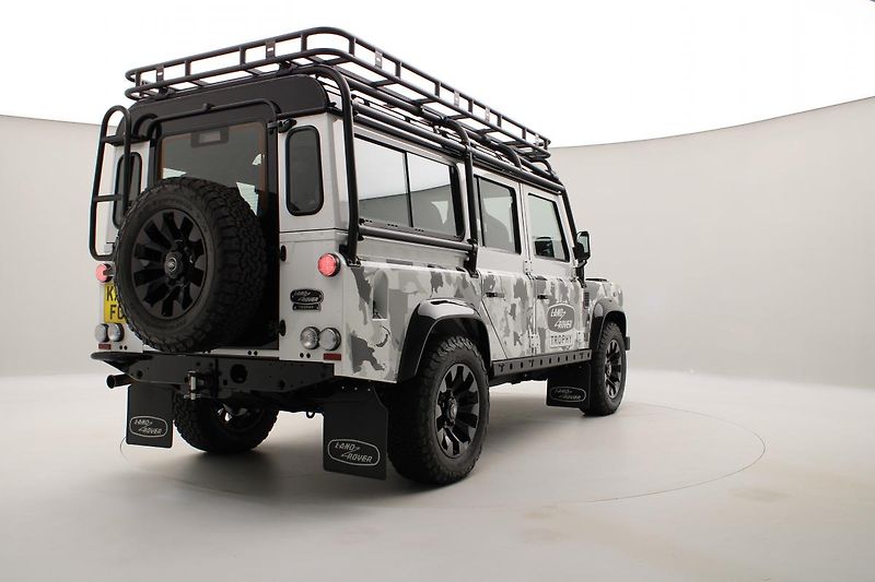 Land Rover Defender (2023) WORKS V8 TROPHY II 1 z 25 - fotka 5 z 40