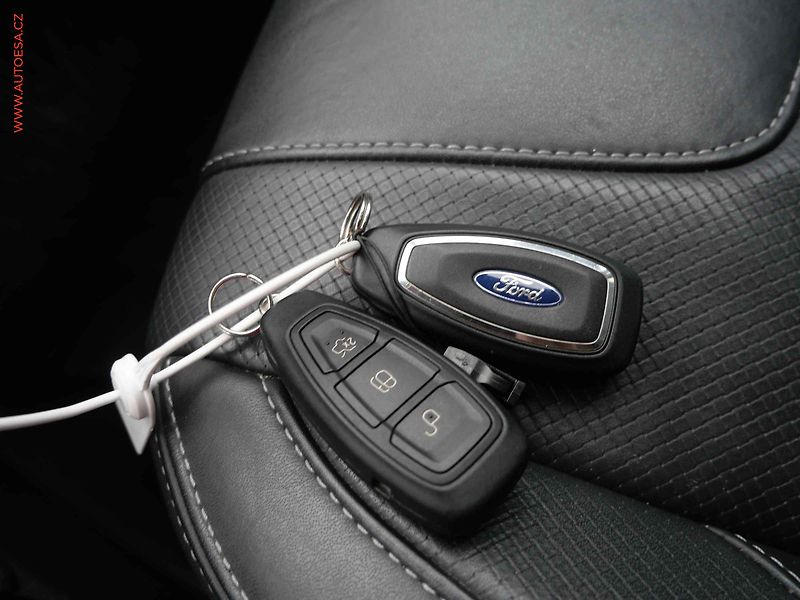 Ford Kuga (2014) 2.0TDCi 4x4, 2.maj,ČR - fotka 30 z 30