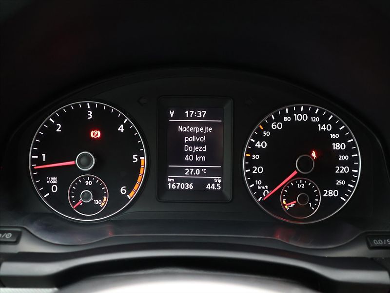 Volkswagen Scirocco 2,0 TDI 103kW Match Xenon Navi - fotka 15 z 28