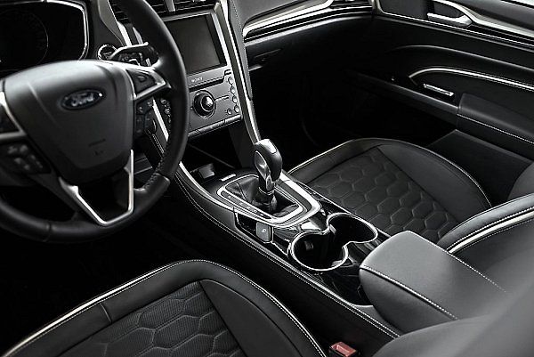 Ford Vignale Mondeo.