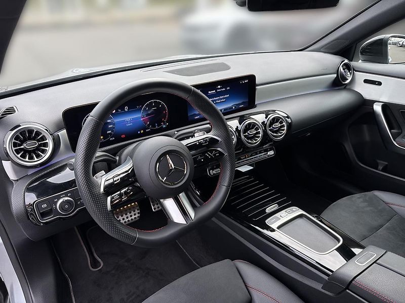 Mercedes-Benz Třídy A A 200 d sedan, AMG - fotka 9 z 15