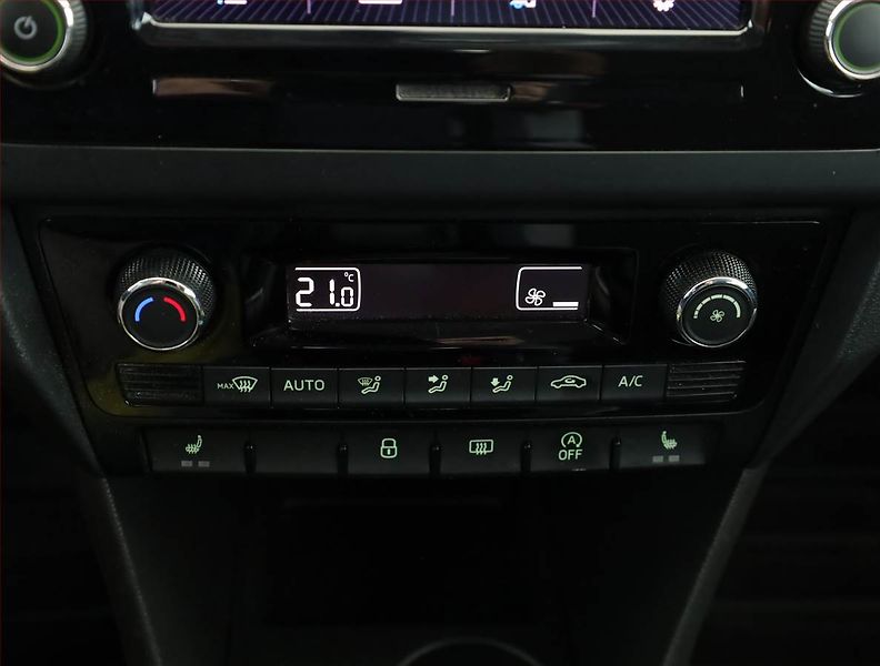 Škoda Rapid (2018) Style 1.0 TSI, Park. senzory - fotka 11 z 16