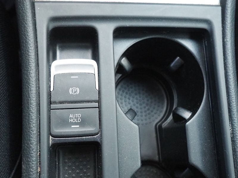 Volkswagen Golf Variant (2014) 2.0 TDI, 110 kW, Navi - fotka 36 z 43