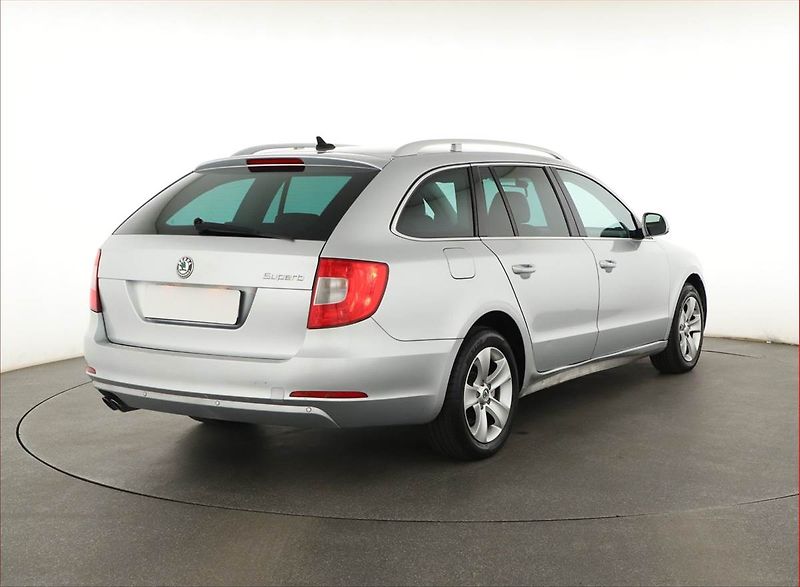 Škoda Superb (2010) 1.8 TSI, 4X4, Tempomat - fotka 5 z 18