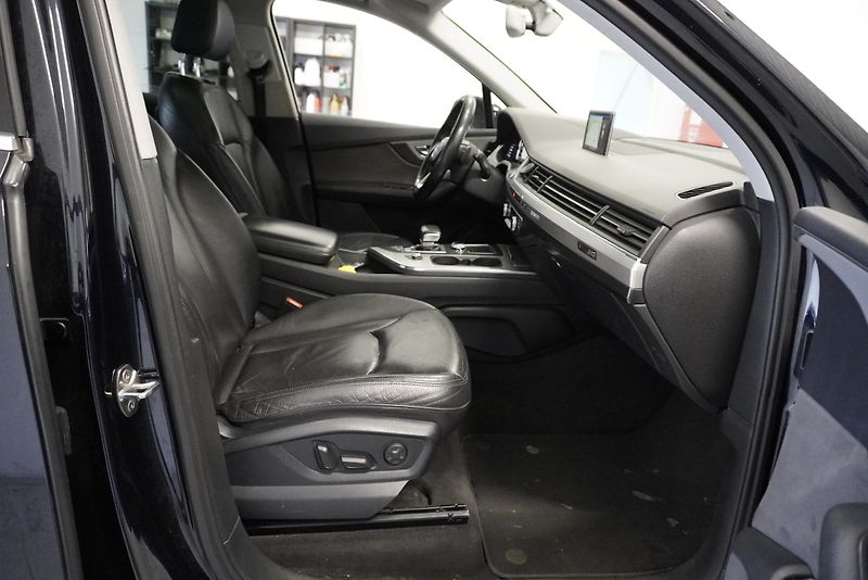 Audi Q7 3.0 TDI QUATTRO AUTOMAT - fotka 29 z 33