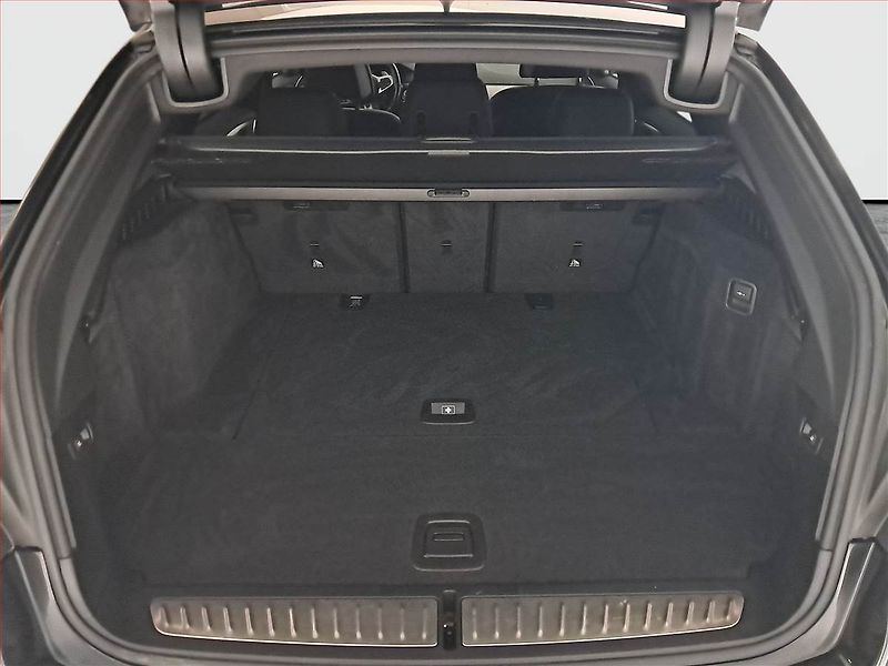 BMW Řada 5 (2018) M Sport 530d xDrive - fotka 14 z 25
