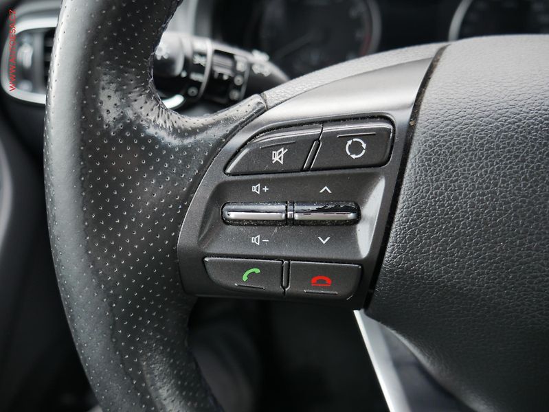 Hyundai i30 (2018) 1.4T-GDi, 2.maj,ČR, AC, park - fotka 12 z 21