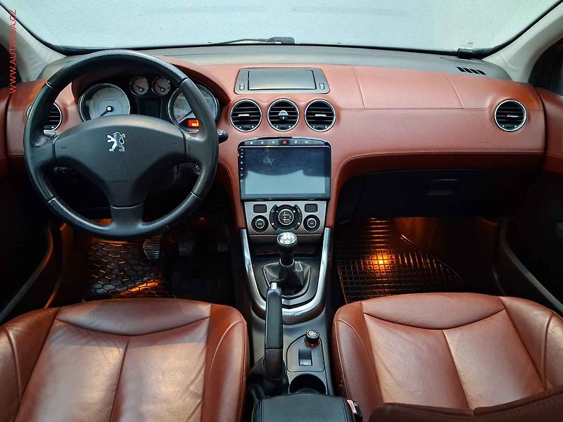 Peugeot 308 (2008) 1.6HDI, Navi, panor - fotka 8 z 14