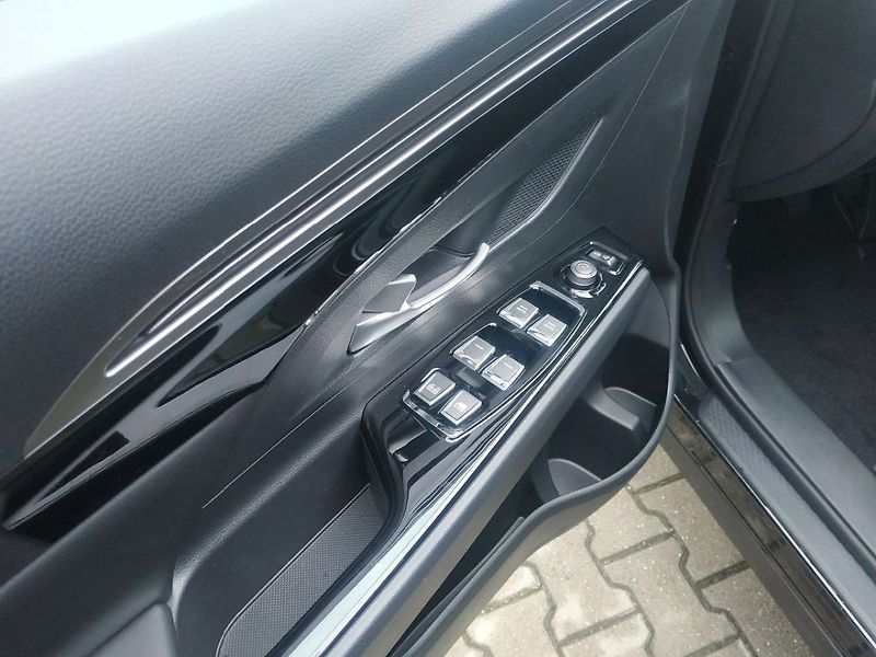 KGM Korando 1.5T, SMART,4WD, MT, SKLADEM - fotka 13 z 31
