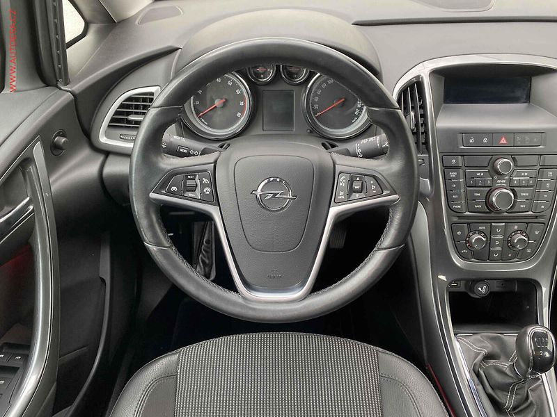 Opel Astra (2013) 1.6i, Innovation, temp. - fotka 11 z 15