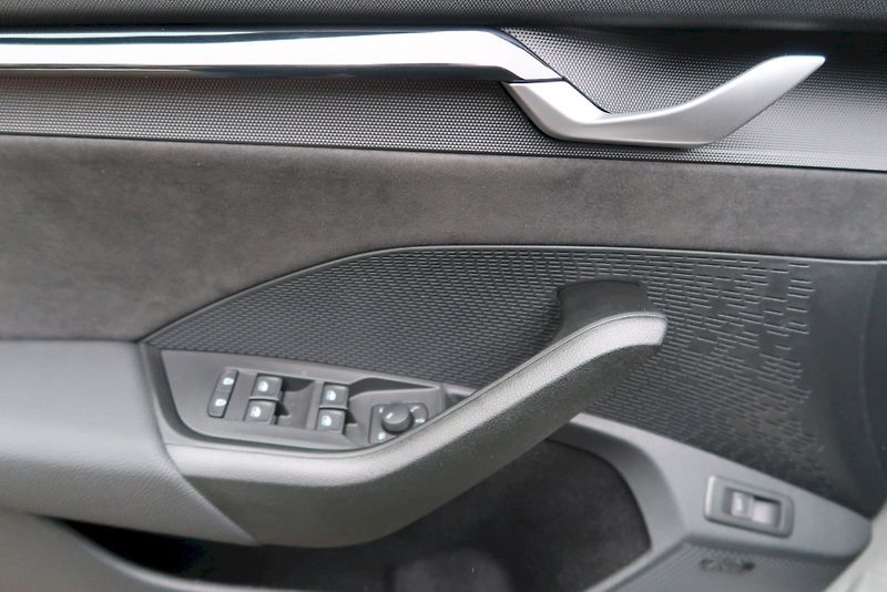 Škoda Octavia (2025) RS 2,0 TSi/195 kW DSG - fotka 18 z 32