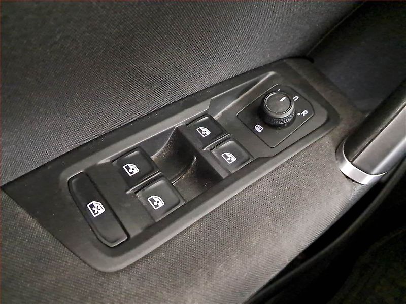 Volkswagen Touran (2020) 1.5 TSI - fotka 21 z 24