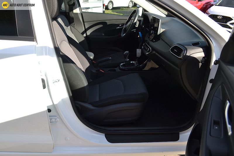 Hyundai i30 WG 1,5I MT SMART FAMILY NAVI F - fotka 11 z 51