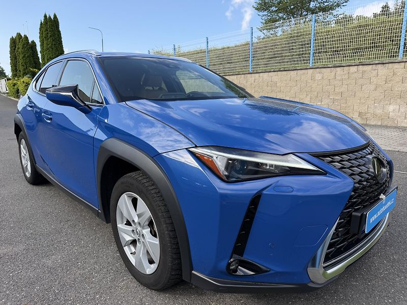 Lexus UX 250h 2,0i 112kW hybrid automat navi - fotka 1 z 22