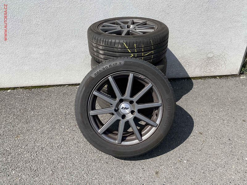 Audi A4 (2018) 2.0 TDi quattro, AT, bixen - fotka 23 z 23