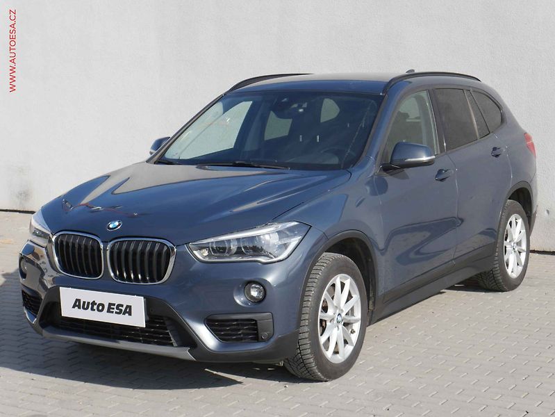BMW X1 (2017) 2.0D xDrive, 1.maj, AT, LED - fotka 3 z 18