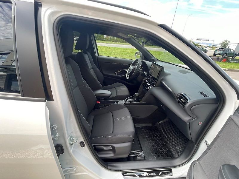 Toyota Yaris Cross 1.5 Hybrid 130k FWD Style - fotka 26 z 28