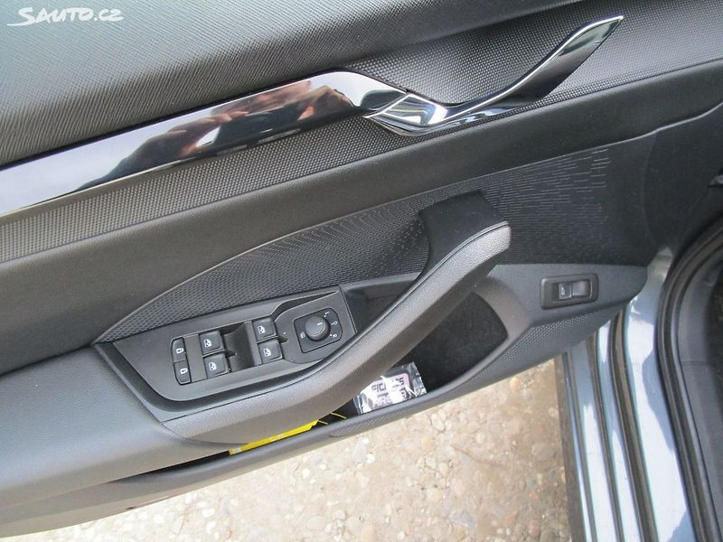 Škoda Octavia 1,5TSI-110KW + STK ČR - fotka 19 z 26
