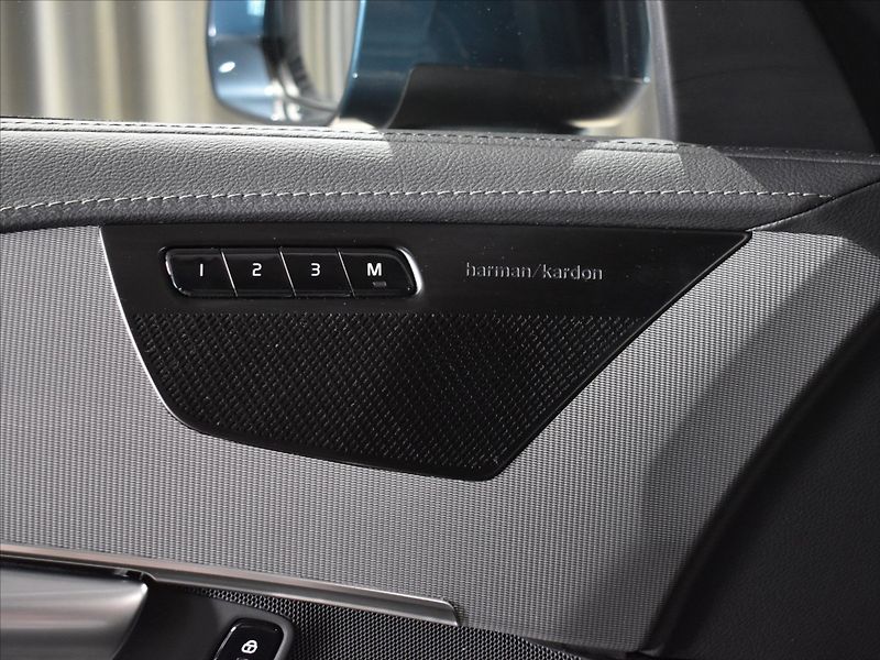 Volvo XC90 2,0 B5 AWD PLUS Bezklíč,Pano - fotka 18 z 23
